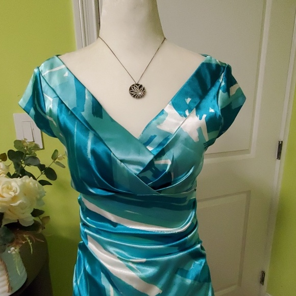 ❤London Times gorgeous dress❤ - Picture 2 of 7